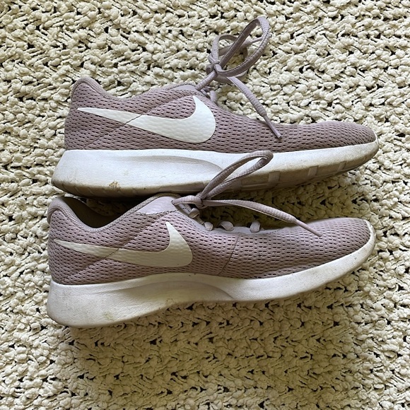 🏃🏼‍♀️ Nike Tanjun Sneakers 🏃🏼‍♀️ - Picture 10 of 10